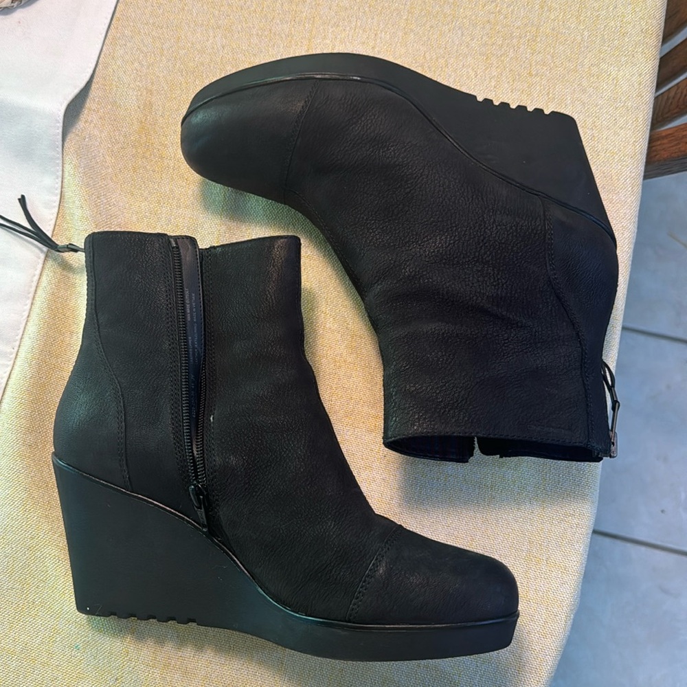 NEVER WORN Vagabond shoemakers black wedge boots